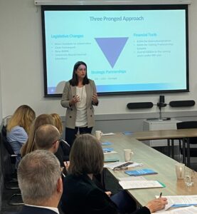 22 11 22 Στη συζήτηση στρογγυλης τραπέζης στα γραφεία του UNIVERSITIES U.K. INTERNATIONAL 2|2.ekproswpoi ellinikwn bretanikwn panepisthmiwn|3. ypografi ap8 liverpool|4. instituto ucl|5.Nobel|6.Presbeis|Από την εκδήλωση με έλληνες Πανεπιστημιακούς της διασποράς