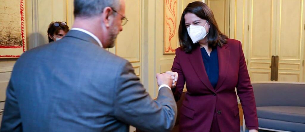 ypourgos parisi2|ypourgos parisi3