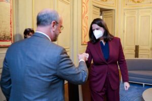 ypourgos parisi2|ypourgos parisi3